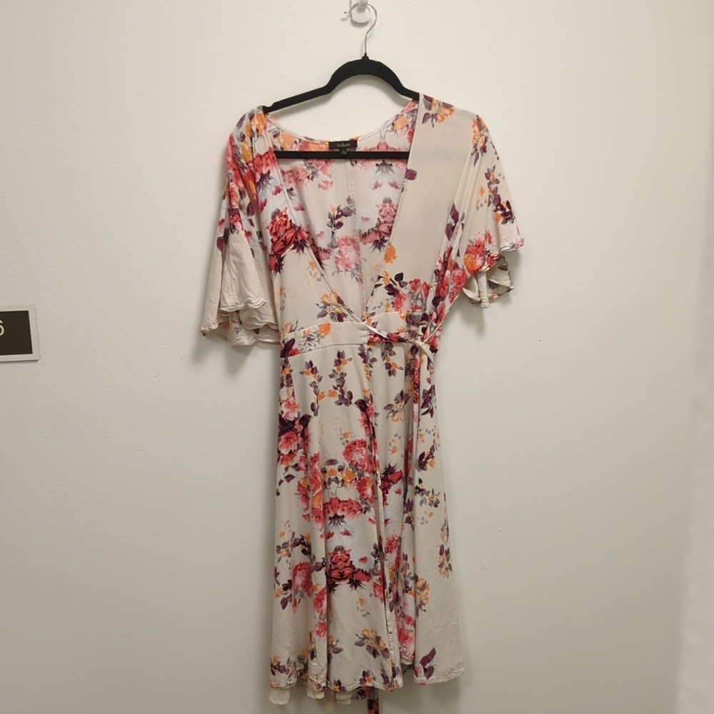Aakaa Floral Wrap Dress – Boho-Inspired Elegance - Voluminous - Flowy - Delicate